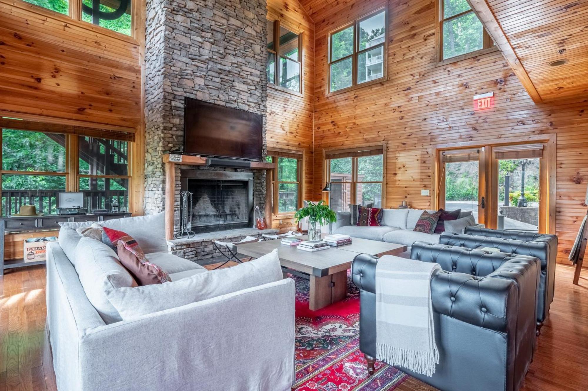Hickory Ridge By Avantstay Incredible Private Elevated Cabin Sleeps 20 Gatlinburg Exterior photo